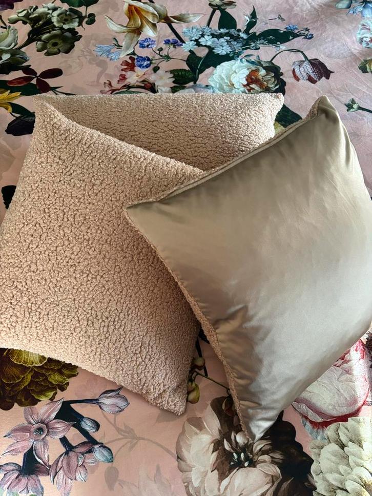 3 CLAUDI kussens oud rosé/goud - z.g.a.n., Huis en Inrichting, Woonaccessoires | Kussens, Zo goed als nieuw, Roze, Vierkant, Ophalen of Verzenden