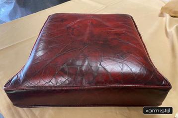 Herstoffering van leren kussens (oa. chesterfield) beschikbaar voor biedingen