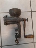 Gehaktmolen, Ophalen