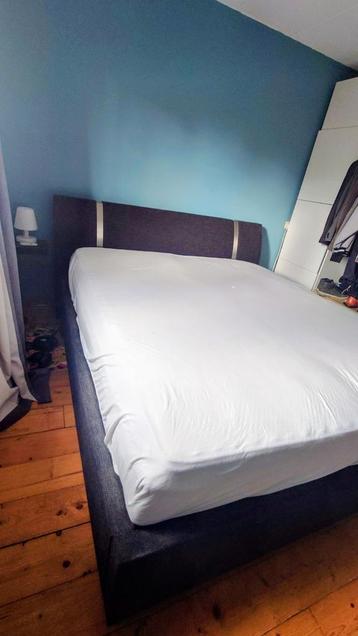 Tweepersoonsbed 200x180 verstelbare lattenbodem electrische  beschikbaar voor biedingen