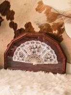 Vintage Waaier in Antieke Kast, Ophalen of Verzenden