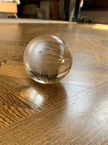Glazen bol presse-papier 8cm doorsnee beschikbaar voor biedingen