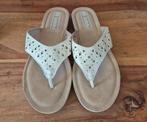 2 paar slippers, Slippers, Beige, Ophalen of Verzenden, Zo goed als nieuw