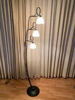 Landelijke Staande Lamp met 3 Melkglazen Kapjes, Ophalen, Zo goed als nieuw, Glas, 150 tot 200 cm