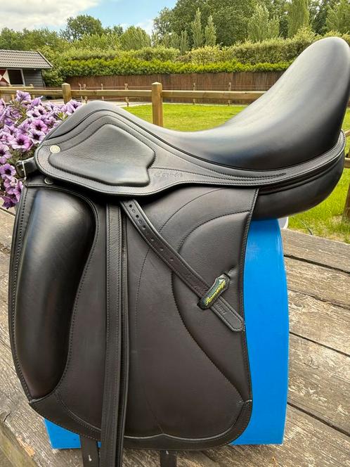 Dressuurzadel  Amerigo 17,5 inch, Dieren en Toebehoren, Paarden en Pony's | Zadels, Zo goed als nieuw, Dressuur, Ophalen of Verzenden