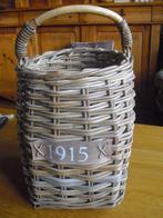 Rieten mand 1915 met rotan hengsel, Huis en Inrichting, Woonaccessoires | Schalen en Manden, Ophalen, Mand, Rond, Zo goed als nieuw