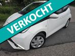 Toyota Aygo 1.0 VVT-i x-play/Navi/Camera/Airco, Voorwielaandrijving, Stof, Gebruikt, Start-stop-systeem