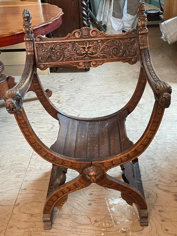 Antieke Dagobert Stoel met Leeuwenkoppen, Antiek en Kunst, Antiek | Meubels | Stoelen en Banken, Ophalen