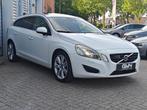 Volvo V60 ?2.0T Summum – Leder, Navi, Bi-Xenon, Lane Assis, Euro 5, 1502 kg, 4 cilinders, Wit
