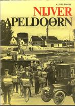 Mr. A.L. des Tombe - Nijver Apeldoorn Uitgever: Wegener's Co, Boeken, Ophalen of Verzenden, 20e eeuw of later, Zo goed als nieuw