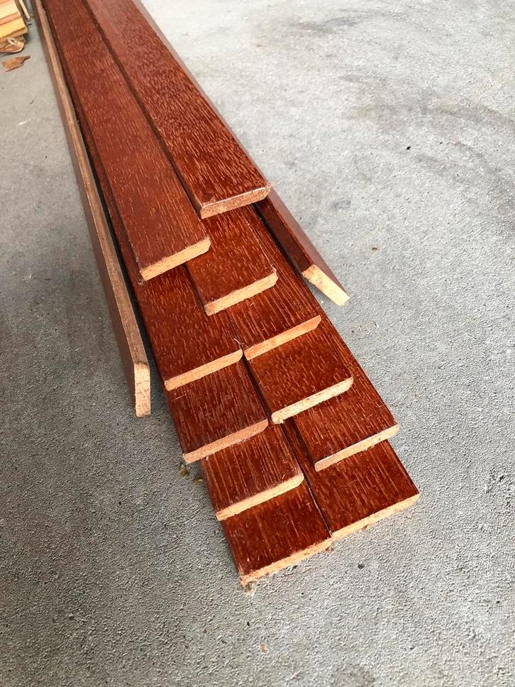 13 hardhouten plinten nieuw blank gelakt 4cm hoog 4,90m lang, Doe-het-zelf en Verbouw, Plinten en Afwerking, Nieuw, Plinten, Overige materialen