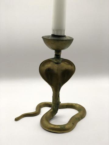 Messing kandelaar in de vorm van een cobra  beschikbaar voor biedingen