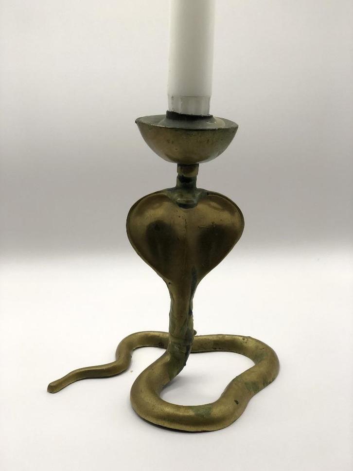 Messing kandelaar in de vorm van een cobra, Antiek en Kunst, Antiek | Kandelaars, Koper of Brons, Ophalen of Verzenden