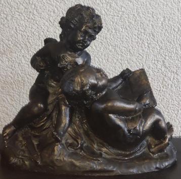 Franse terracotta sculptuur Engeltje putti Gesigneerd beschikbaar voor biedingen