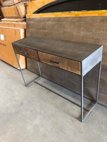 Nieuwe Houten Haltafel met Metalen Onderstel beschikbaar voor biedingen