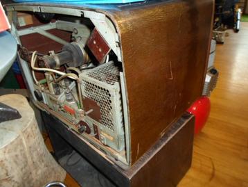 RADIO EN TELEVISIE UIT JARE 50 beschikbaar voor biedingen