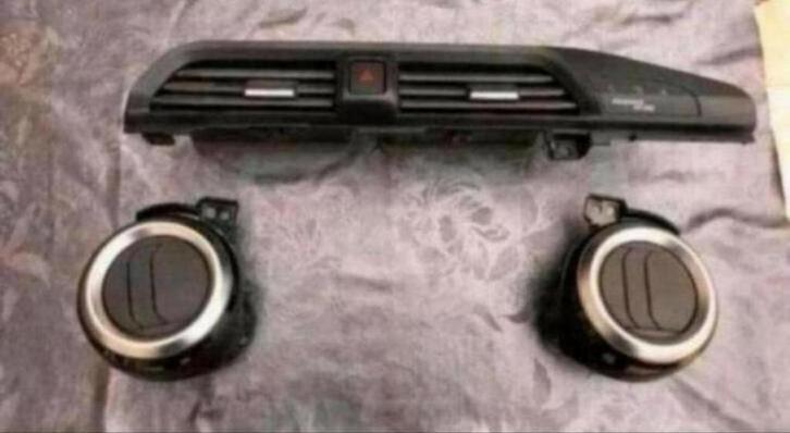 Luchtroosterset Nissan Micra (K14) 2018 i.z.g.st., Auto-onderdelen, Dashboard en Schakelaars, Nissan, Gebruikt, Ophalen of Verzenden