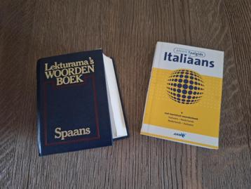Twee woordenboeken, Spaans en Italiaans. beschikbaar voor biedingen