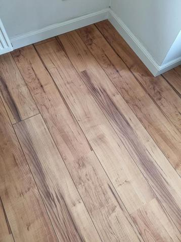 Laminaat gebruikt laminaatvloer circa 80m2 beschikbaar voor biedingen
