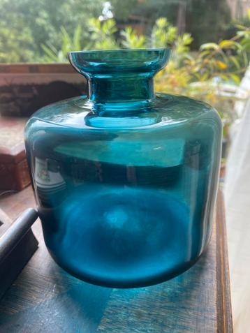 Petrol mondgeazen Vaasje , Scandinavisch h.12 cm diam. 11 cm beschikbaar voor biedingen