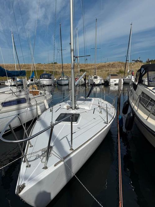 J/24 – Italiaanse lichtbouw “Boido” – nieuwe motor + trailer, Watersport en Boten, Kajuitzeilboten en Zeiljachten, Gebruikt, Tour-wedstrijdjacht