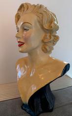 Marilyn Monroe Buste Beeld, Ophalen