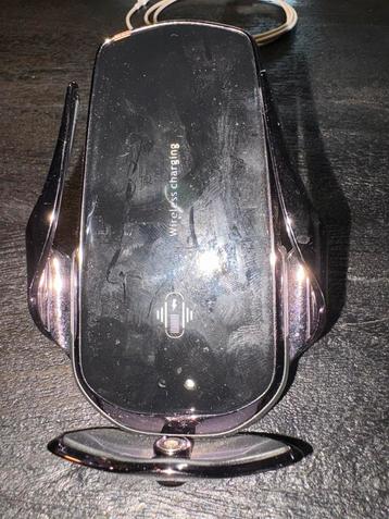 Telefoonhouder auto met draadloze oplader. beschikbaar voor biedingen