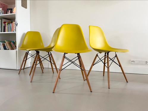 Vitra eames plastic side stoelen mosterdgeel dsw naturel, Huis en Inrichting, Stoelen, Ophalen of Verzenden