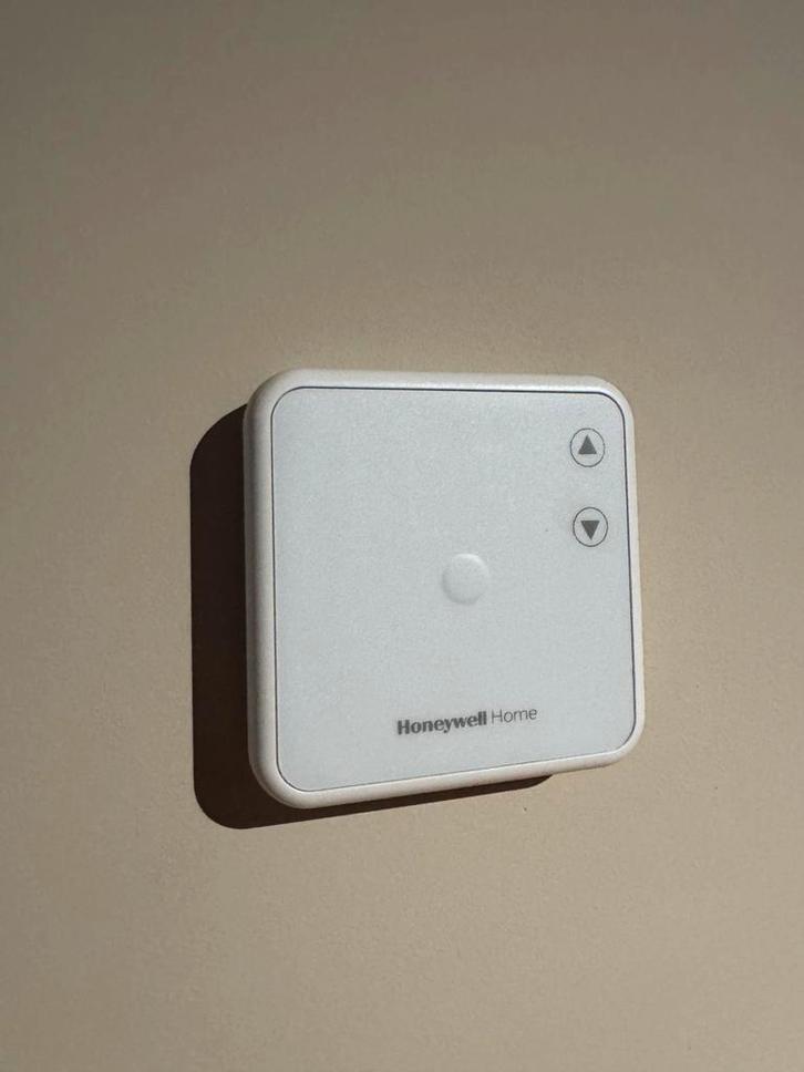 Honeywell DT3 Digitale thermostaat met draad, Doe-het-zelf en Verbouw, Thermostaten, Zo goed als nieuw, Ophalen of Verzenden