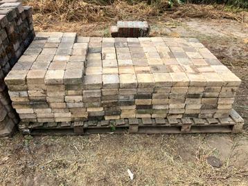 Gele Koppelstenen 15x15cm - 660 Stuks beschikbaar voor biedingen