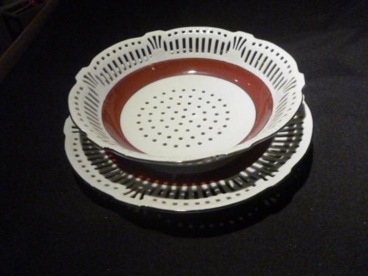 Bavaria fruittest opengewerkt  Ø21 -23 cm bordeau, Huis en Inrichting, Keuken | Servies, Nieuw, Schaal of Schalen, Overige stijlen