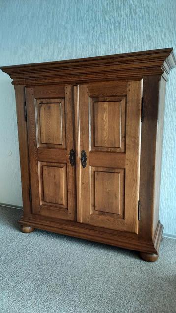 Mooie Houten Toogkast met Deuren en Lade beschikbaar voor biedingen