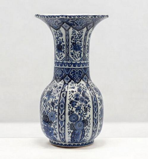 Boch vaas met Delfs Blauw motief, Antiek en Kunst, Antiek | Vazen, Ophalen of Verzenden