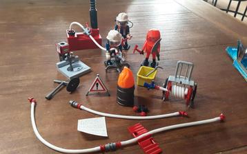 4825 brandweermannen met blus spullen beschikbaar voor biedingen