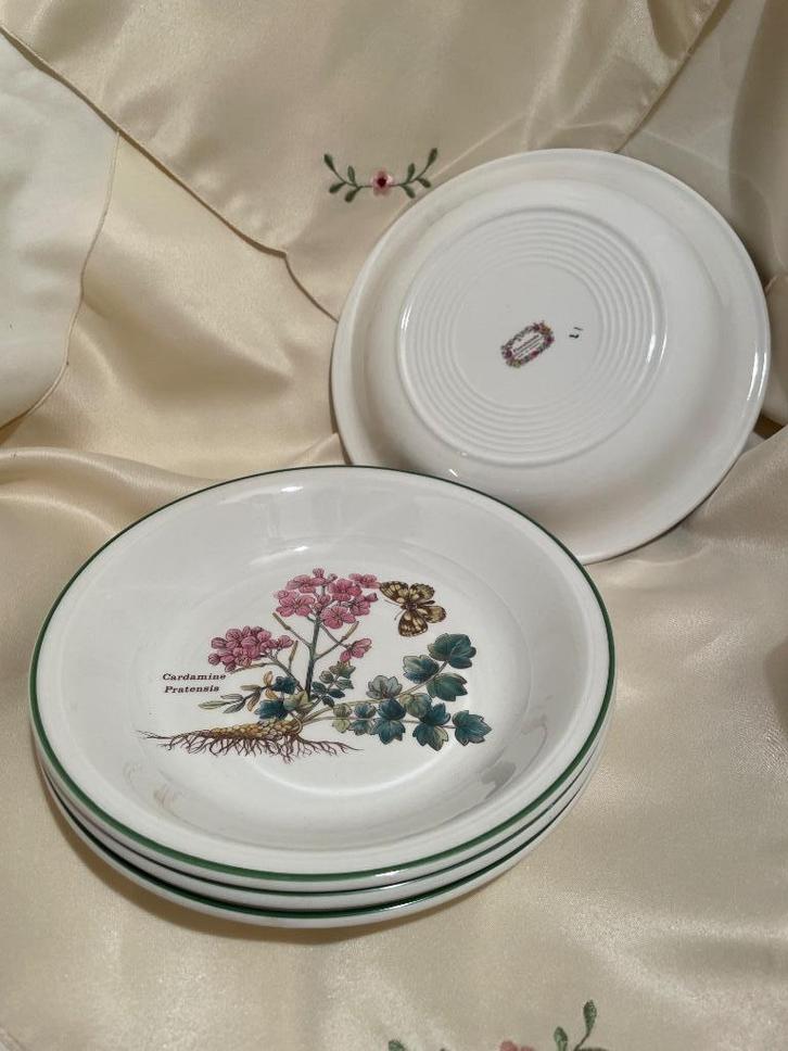 Serviesdelen Florabunda, Huis en Inrichting, Keuken | Servies, Gebruikt, Bord(en), Wedgwood, Aardewerk, Verzenden