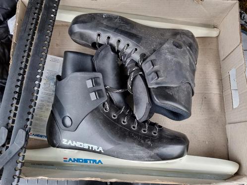 Zandstra 1375LC
Een lage Nylon Noor High Carbon Springsteel, Sport en Fitness, Schaatsen, Zo goed als nieuw, Combinoren, Zandstra