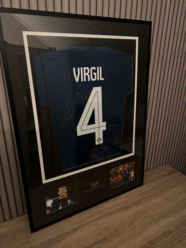 Verschillende Voetbalshirts ingelijst gesigneerd met Coa, Verzamelen, Sportartikelen en Voetbal, Zo goed als nieuw, Shirt, Buitenlandse clubs