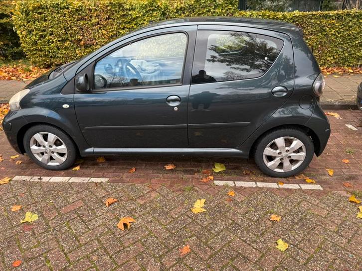Toyota Aygo duurste uitvoering asperation navigator 2011, Auto's, Toyota, Particulier, Aygo, Benzine, A, Hatchback, Handgeschakeld