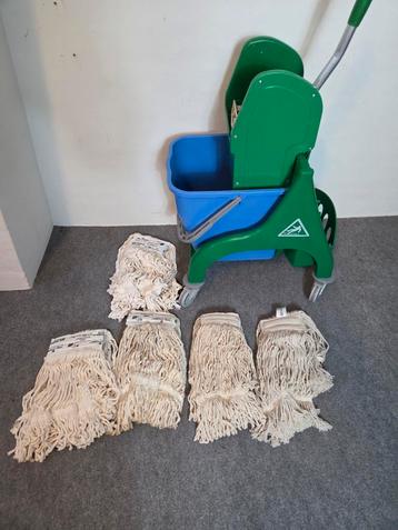 Mopkar met 5 moppen beschikbaar voor biedingen