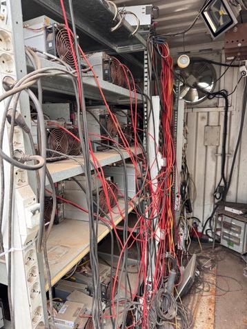 25x Antminer S9, Container + onderverdeling 400V 125A > 230V beschikbaar voor biedingen