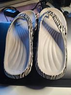 Slippers met zebra print mt 38-39, Kleding | Dames, Schoenen, Overige kleuren, Nieuw, Ophalen of Verzenden, Onbekend