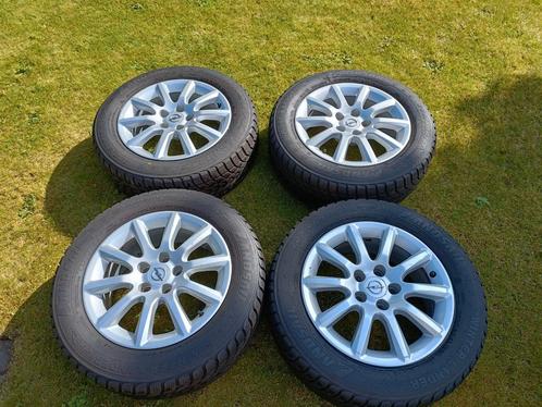 4 x 16" winterbanden op Opel velgen (1 band lek), Auto-onderdelen, Ophanging en Onderstel, Gebruikt, Ophalen