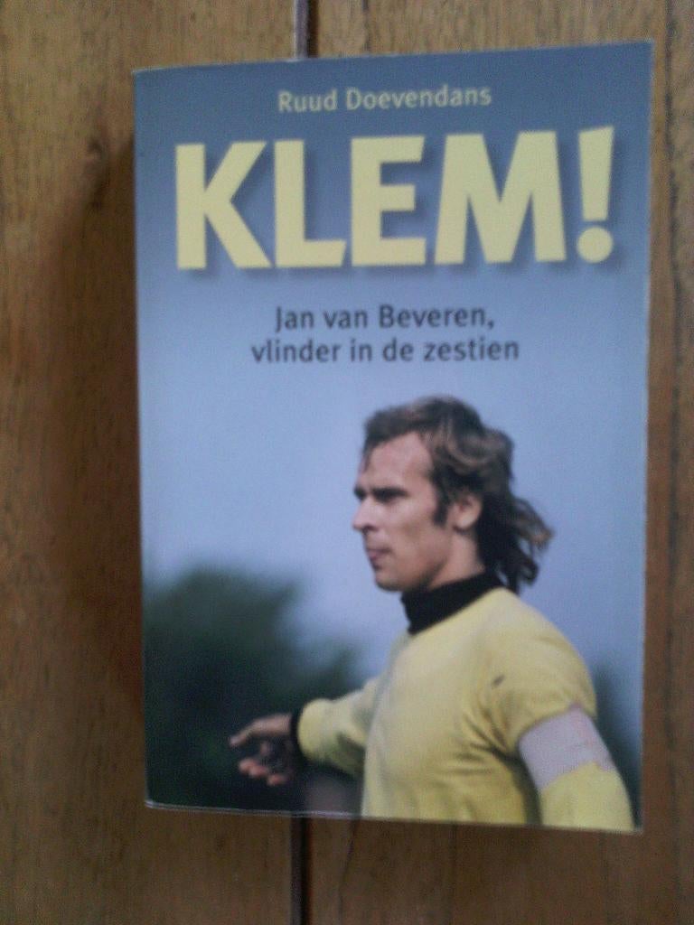 voetbalboek- KLEM ! - Jan van Beveren- vlinder in de zestien, Ophalen of Verzenden, Gelezen, Balsport