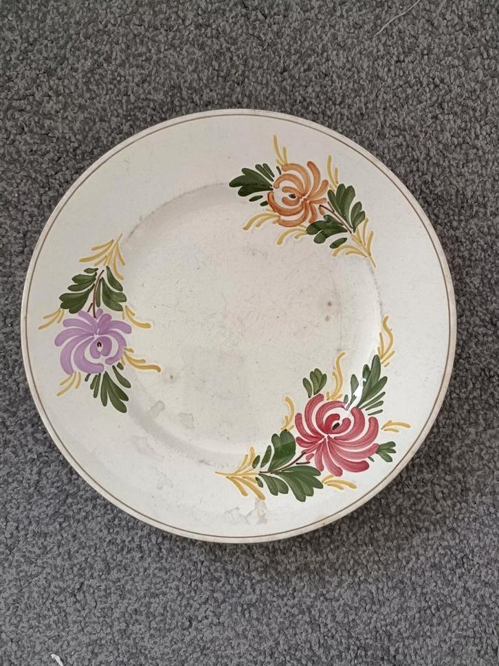 Vintage bord met Bloemen Decoratie, Maastricht keramiek, Antiek en Kunst, Antiek | Keramiek en Aardewerk, Ophalen of Verzenden