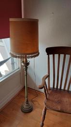 Wooden chair and Lamp, Huis en Inrichting, Stoelen, Ophalen, Gebruikt, Bruin, Vintage