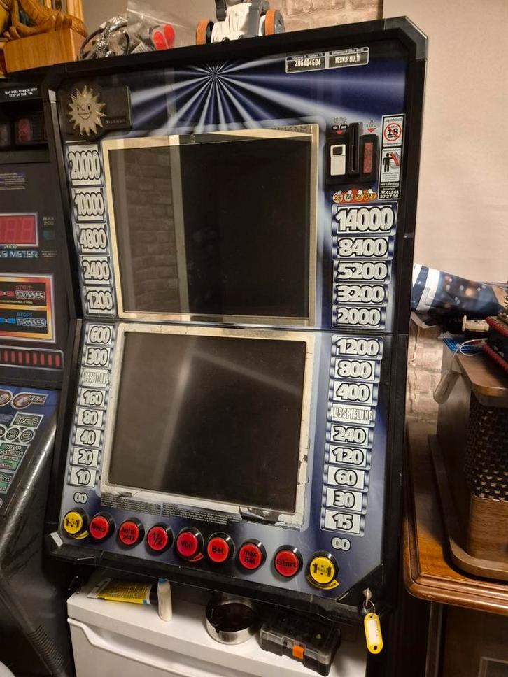 Defecte gokkast - Lees beschrijving!, Verzamelen, Automaten | Gokkasten en Fruitautomaten, Gebruikt, Euro, Met sleutels, Ophalen