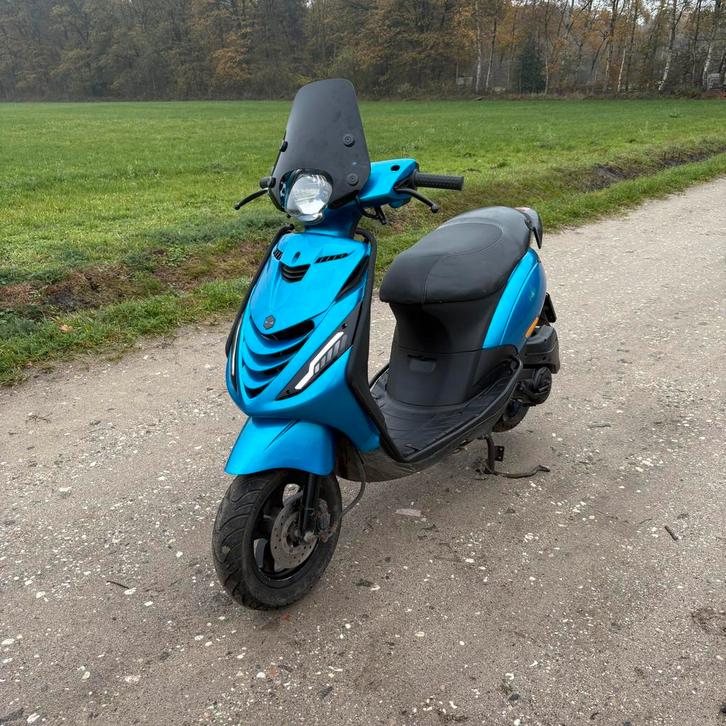 Piaggio zip 50cc 2017 GARANTIE, Fietsen en Brommers, Scooters | Piaggio, Gebruikt, Zip, Benzine, Ophalen