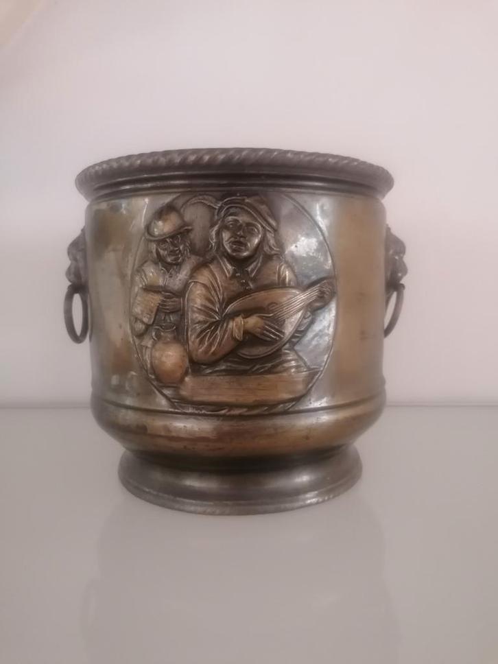 Antieke Koperen Bloempot met Reliëf, Antiek en Kunst, Antiek | Koper en Brons, Ophalen of Verzenden