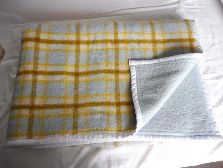 Mooie wollen deken 164 x 220 cm wol, Huis en Inrichting, Woonaccessoires | Plaids en Woondekens, Zo goed als nieuw, Ophalen