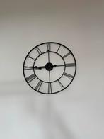 60cm grote zwarte wandklok met Romeinse cijfers, Ophalen, Zo goed als nieuw, Analoog, Wandklok